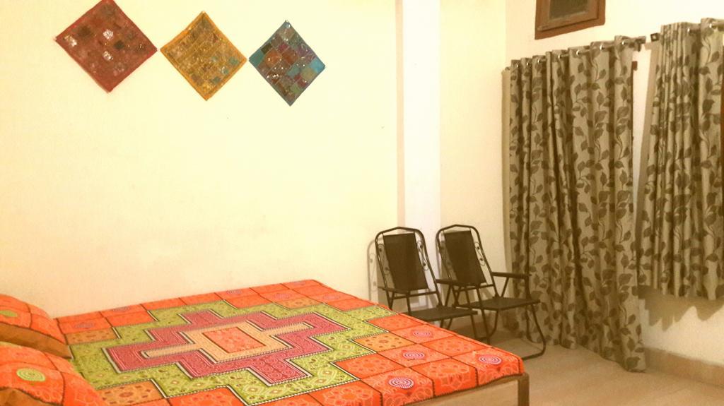 Bona Cafe Restaurant & Sala Guest House Varanasi Quarto foto